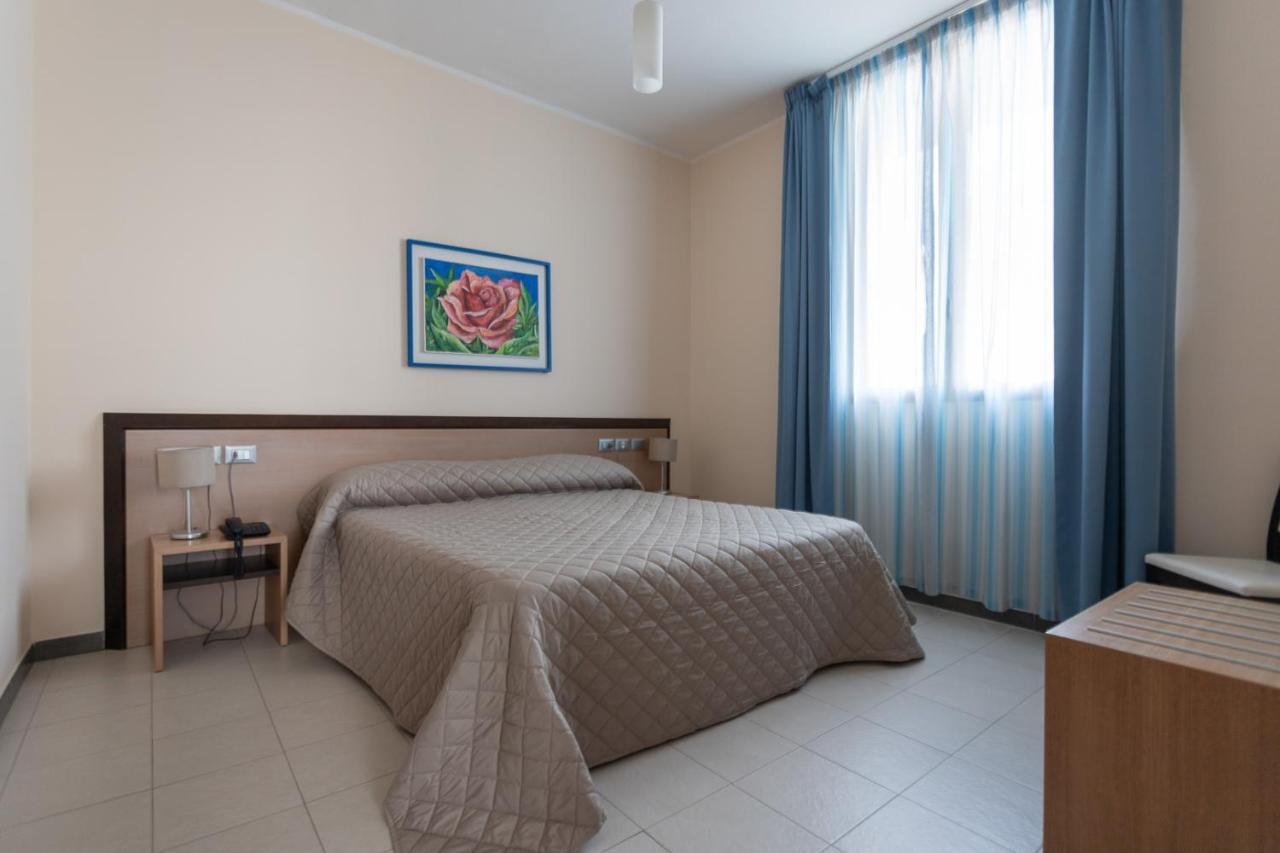 Club Azzurro Hotel & Resort Порто-Чезарео Екстер'єр фото