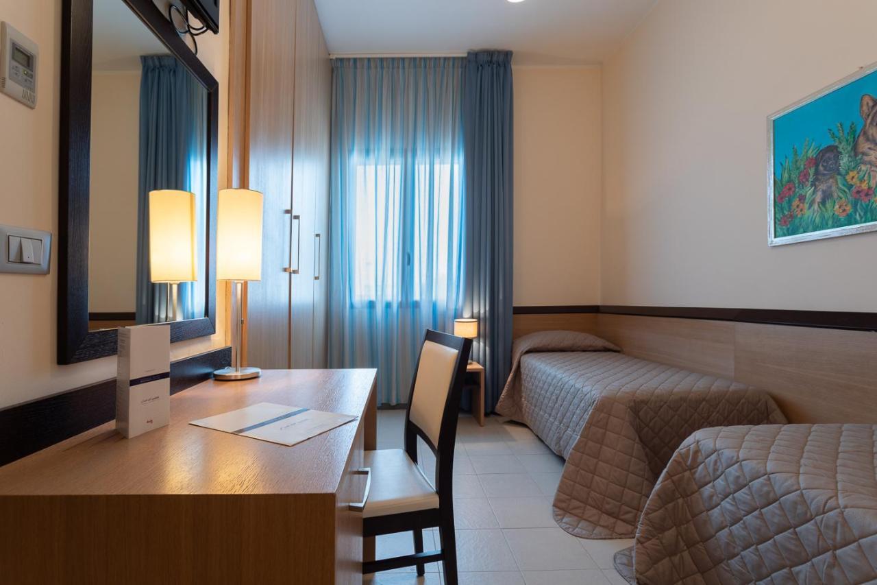 Club Azzurro Hotel & Resort Порто-Чезарео Екстер'єр фото