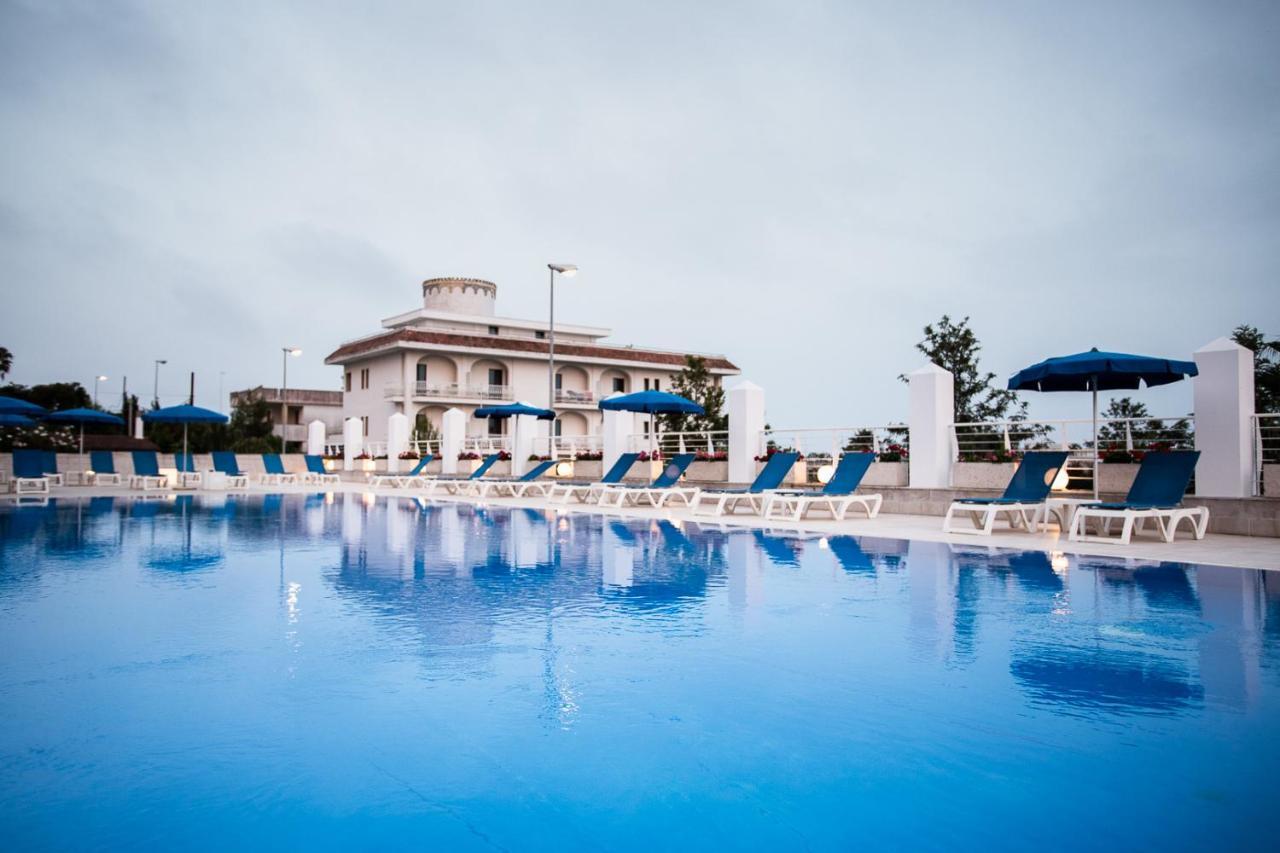 Club Azzurro Hotel & Resort Порто-Чезарео Екстер'єр фото
