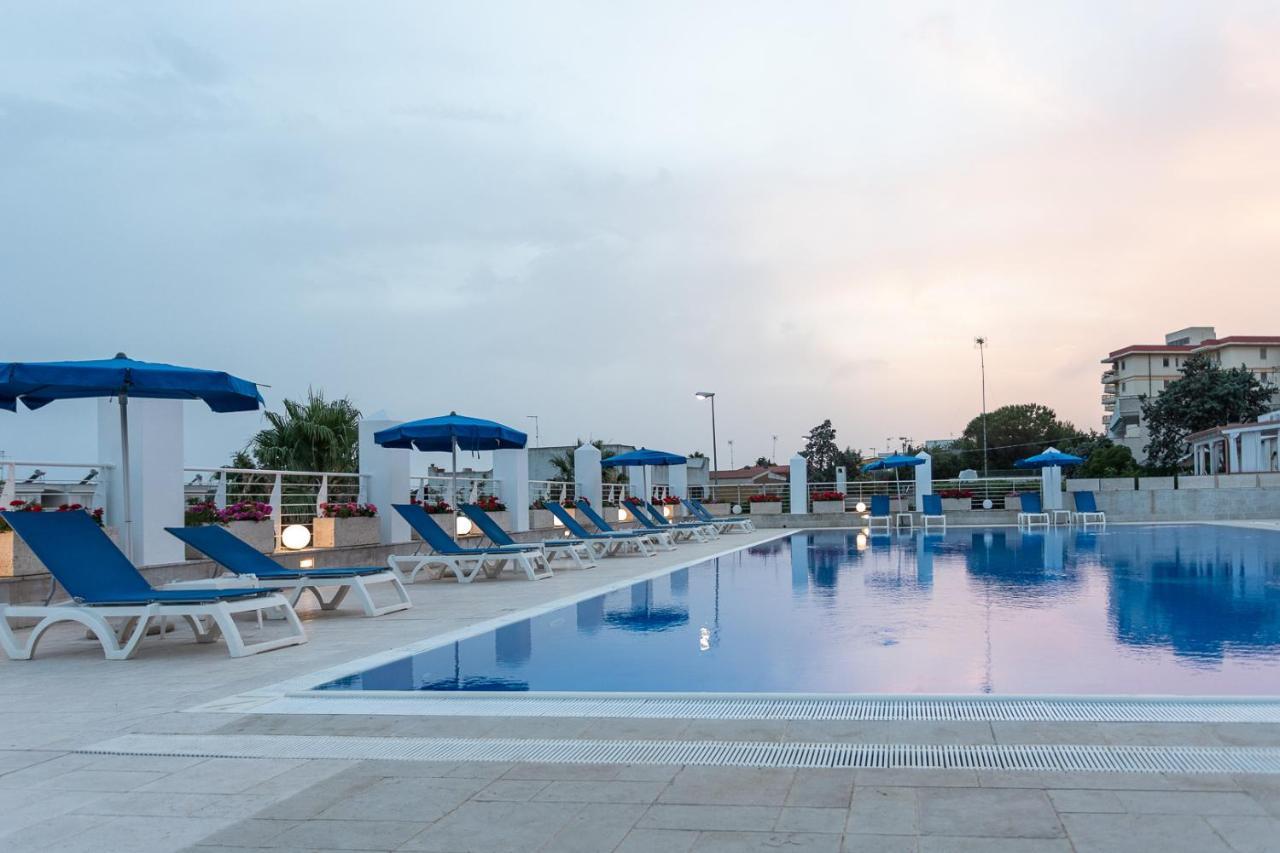 Club Azzurro Hotel & Resort Порто-Чезарео Екстер'єр фото
