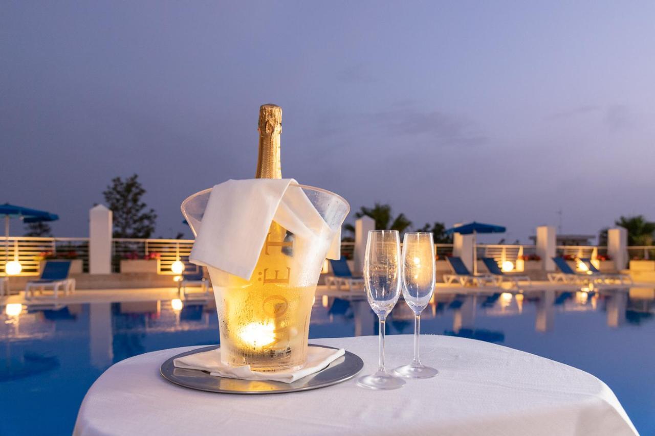 Club Azzurro Hotel & Resort Порто-Чезарео Екстер'єр фото