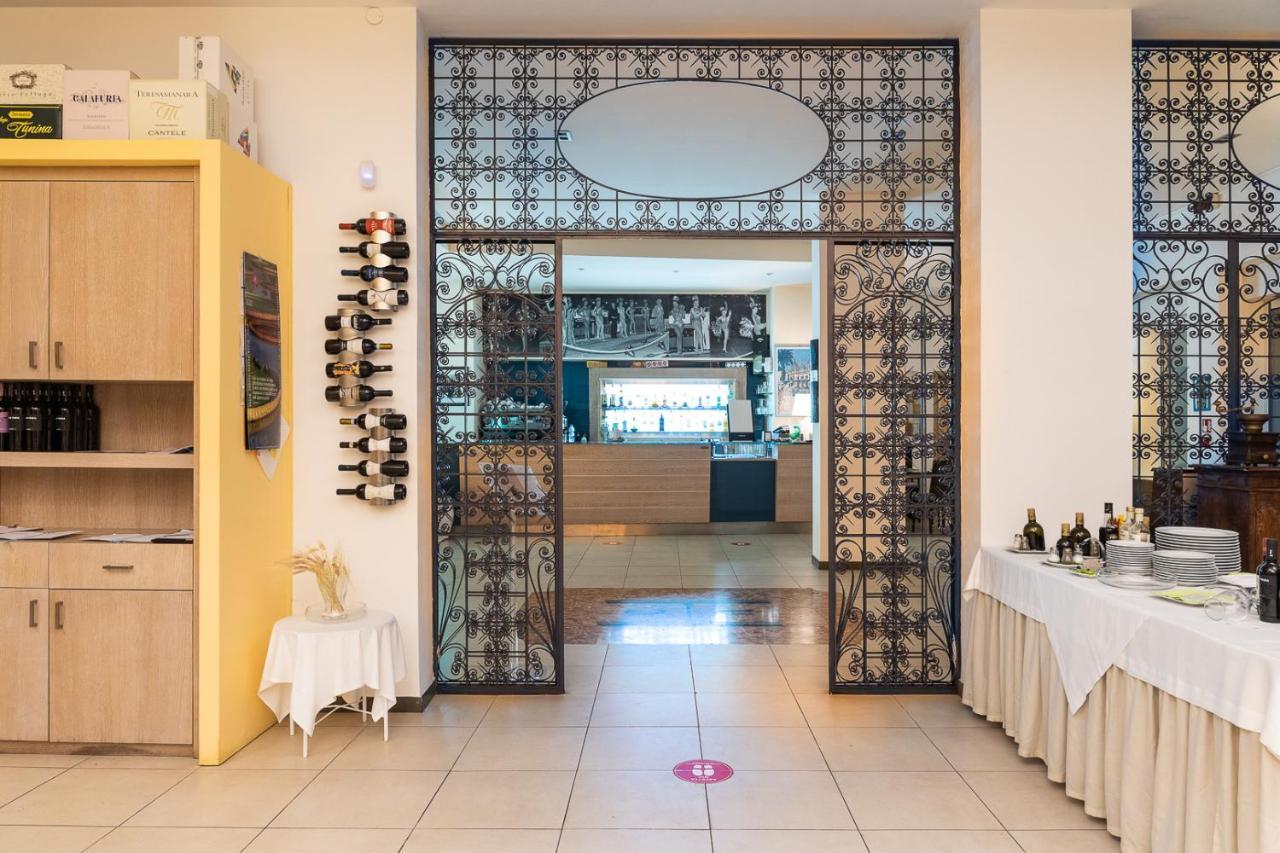 Club Azzurro Hotel & Resort Порто-Чезарео Екстер'єр фото