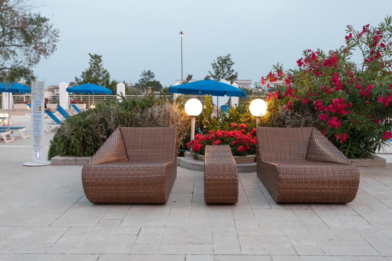 Club Azzurro Hotel & Resort Порто-Чезарео Екстер'єр фото