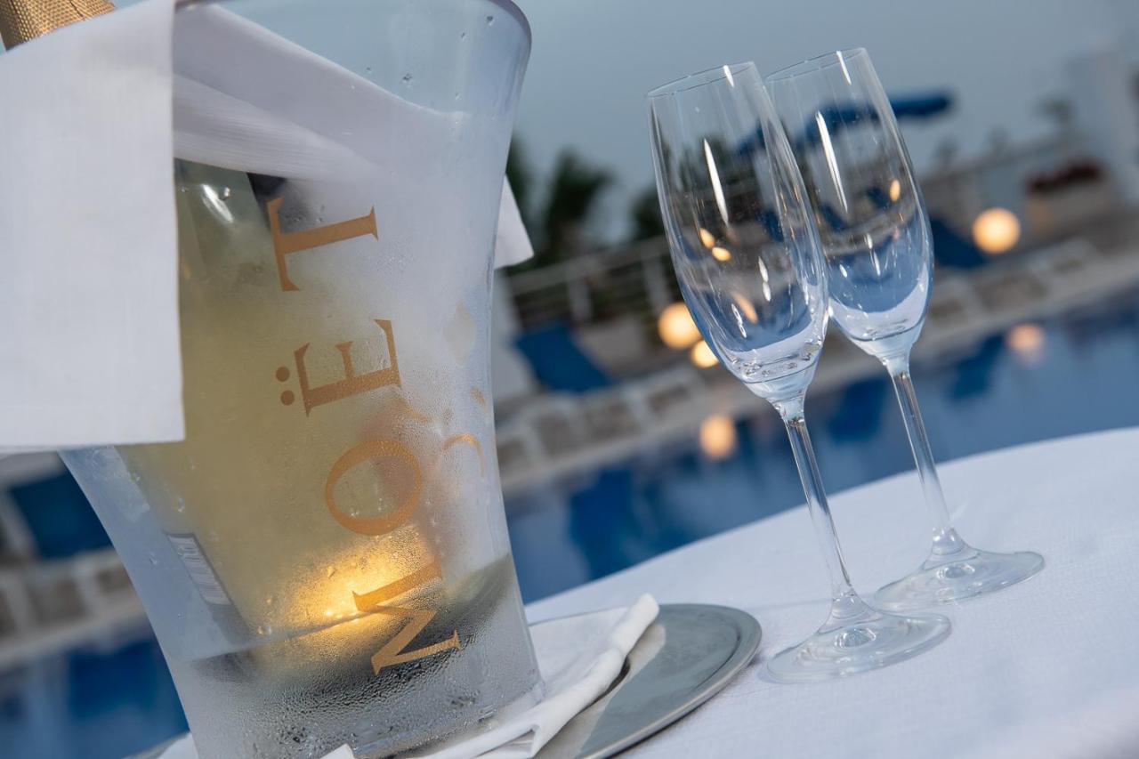 Club Azzurro Hotel & Resort Порто-Чезарео Екстер'єр фото