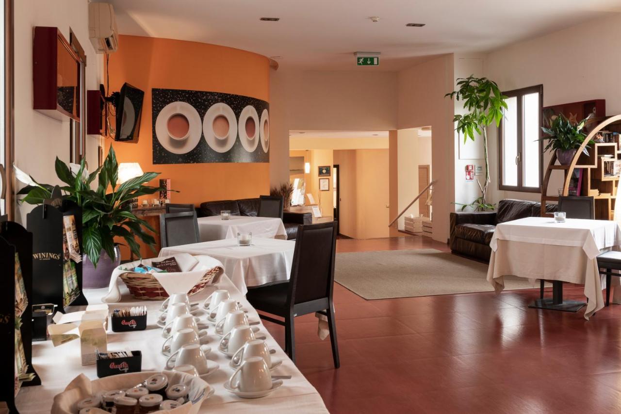 Club Azzurro Hotel & Resort Порто-Чезарео Екстер'єр фото