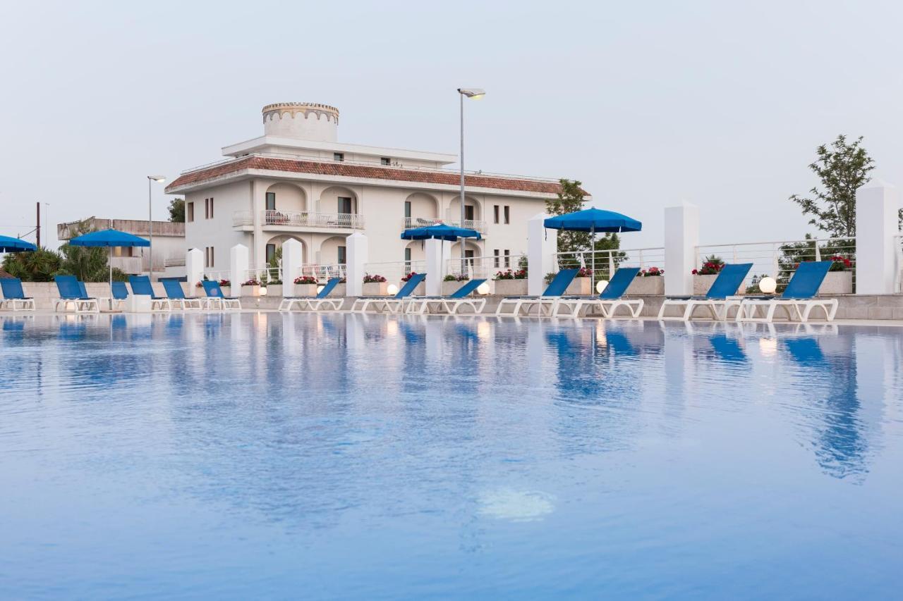 Club Azzurro Hotel & Resort Порто-Чезарео Екстер'єр фото