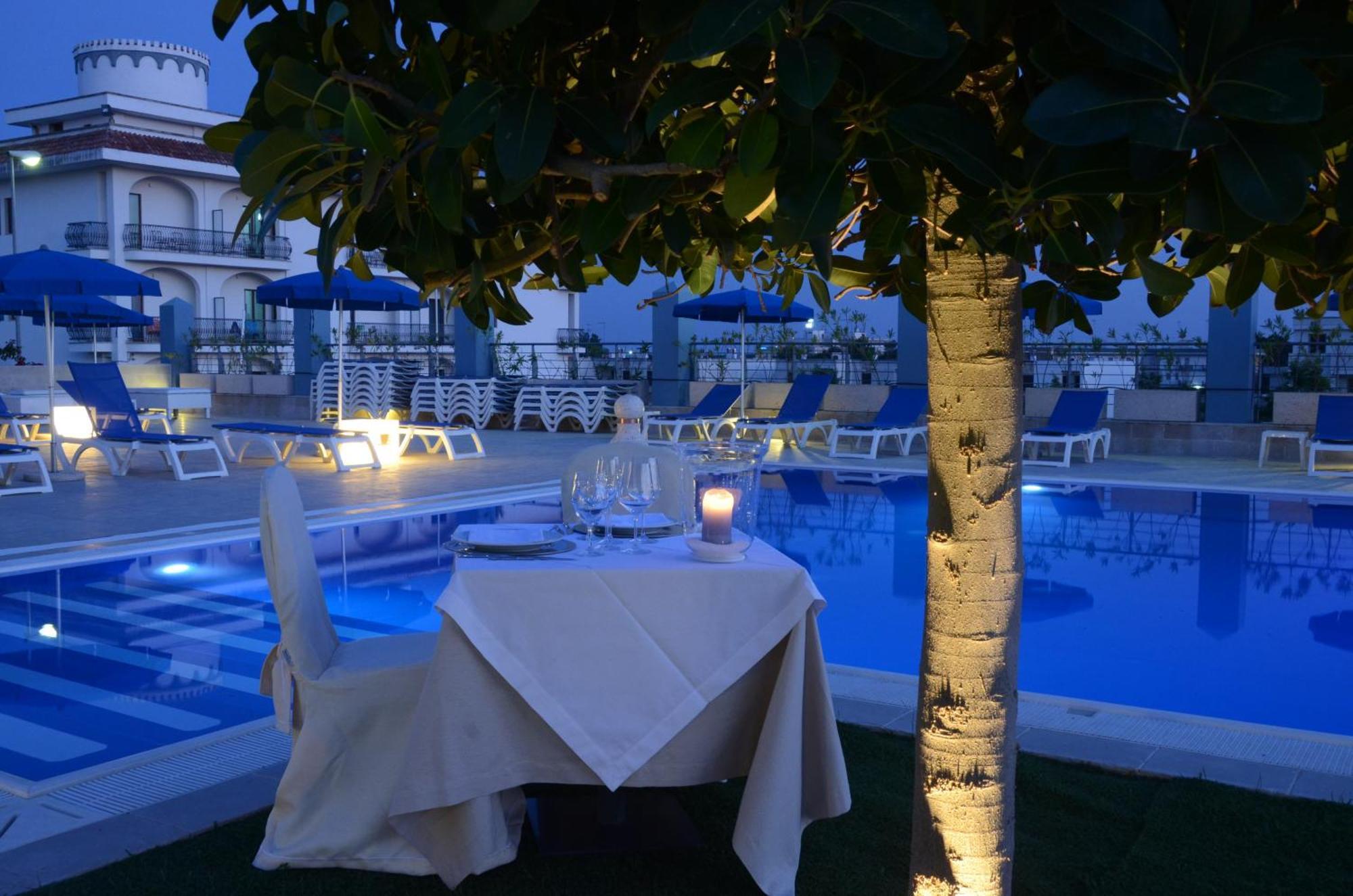 Club Azzurro Hotel & Resort Порто-Чезарео Екстер'єр фото